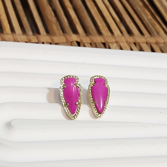 Kendra Scott Hot Pink Magenta Skylette Arrowhead Stud Earrings RARE - Picture 7 of 9